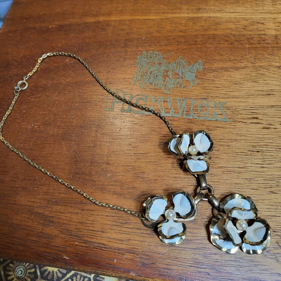 Vintage Brass Tone Floral Necklace with Creme Enameling and Faux Pearls - Picture 6 of 16
